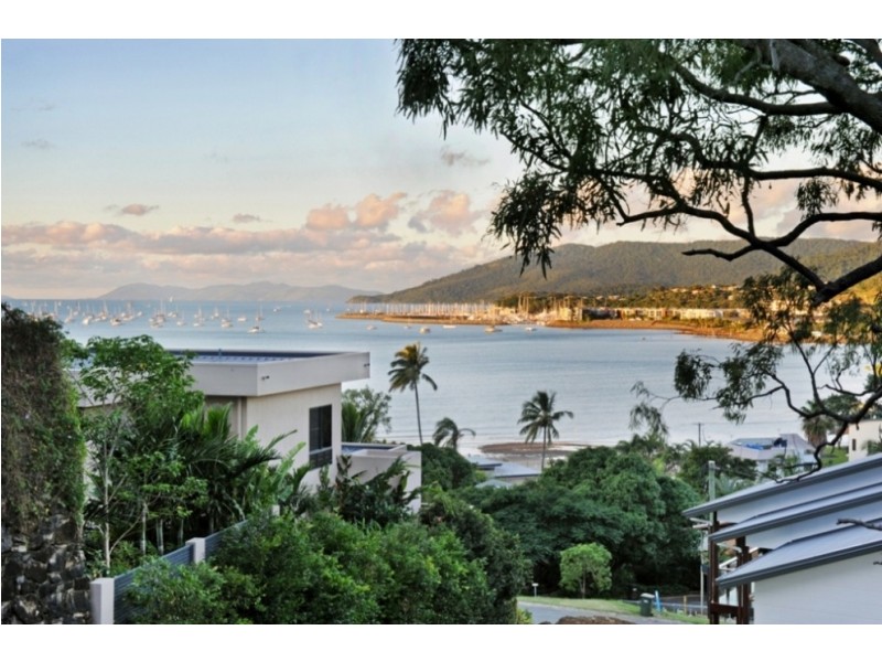 9 Stewart Drive, Cannonvale QLD 4802