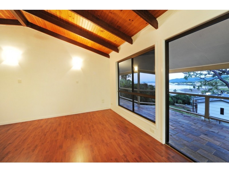 9 Stewart Drive, Cannonvale QLD 4802