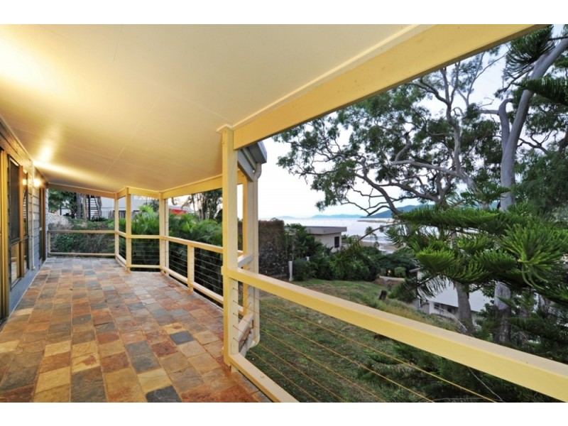 9 Stewart Drive, Cannonvale QLD 4802