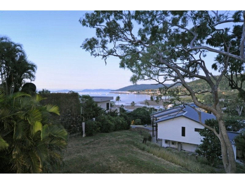 9 Stewart Drive, Cannonvale QLD 4802