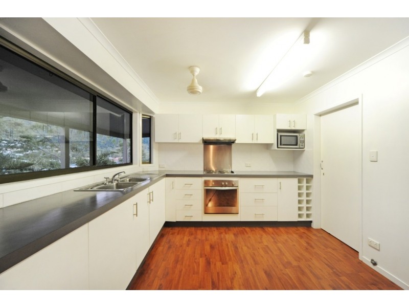 9 Stewart Drive, Cannonvale QLD 4802