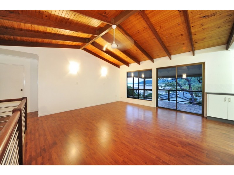 9 Stewart Drive, Cannonvale QLD 4802