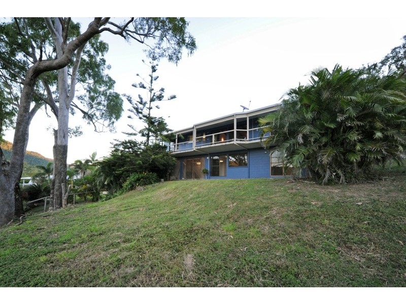 9 Stewart Drive, Cannonvale QLD 4802