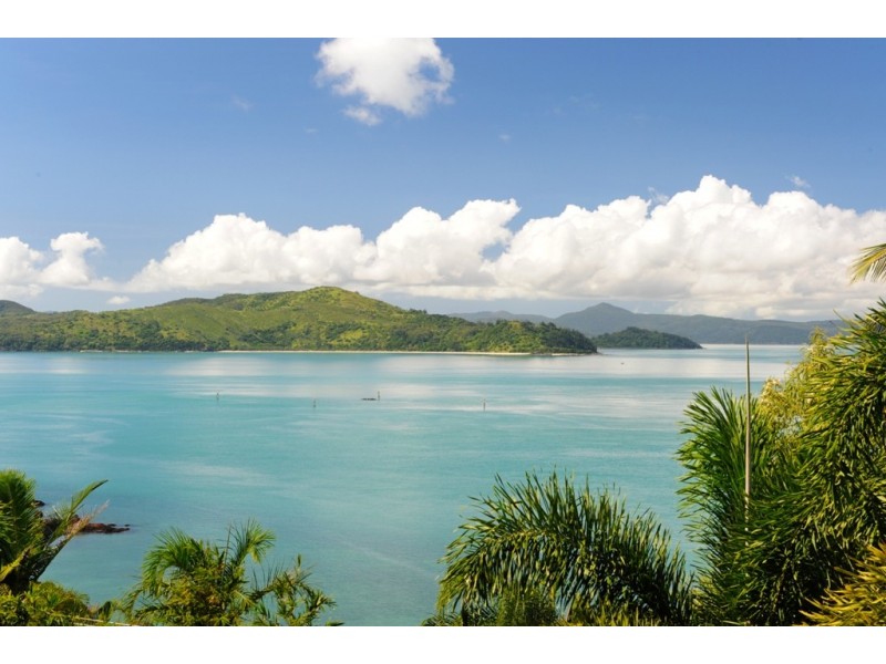 9 Shutehaven Close, Shute Harbour QLD 4802