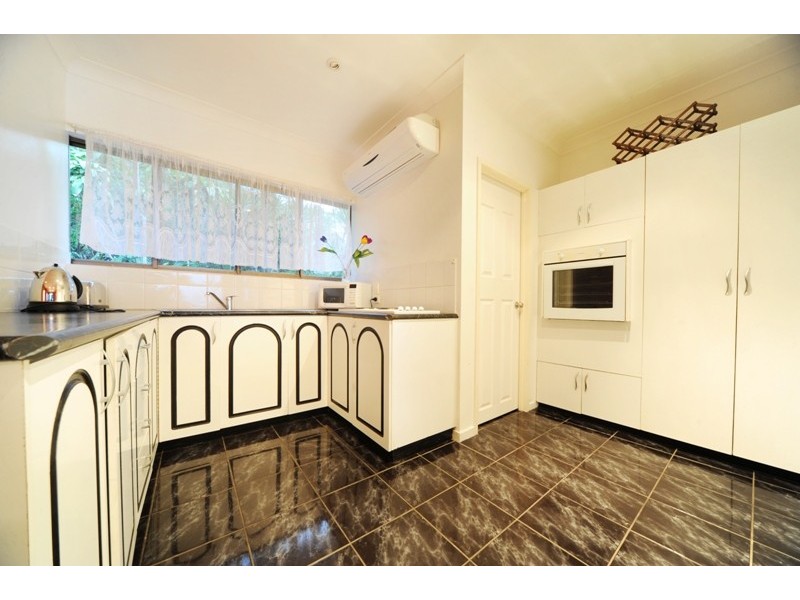8/2 Eshelby Drive, Cannonvale QLD 4802