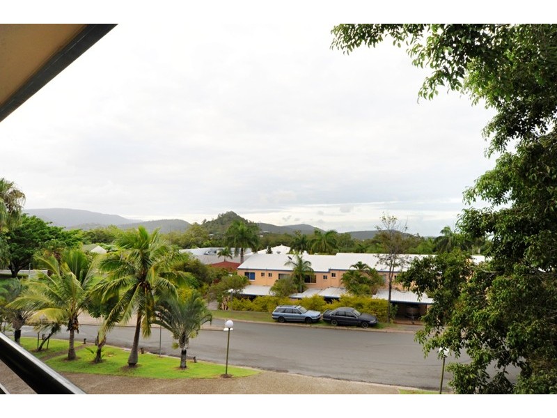 8/2 Eshelby Drive, Cannonvale QLD 4802