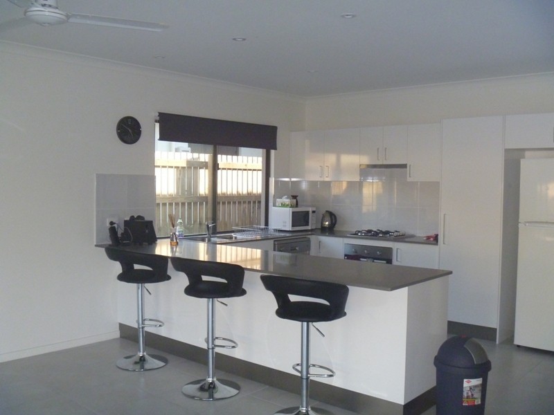 67 Parker Road, Cannonvale QLD 4802