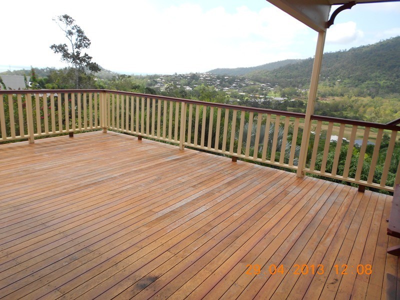 24 Hamilton Avenue, Cannonvale QLD 4802