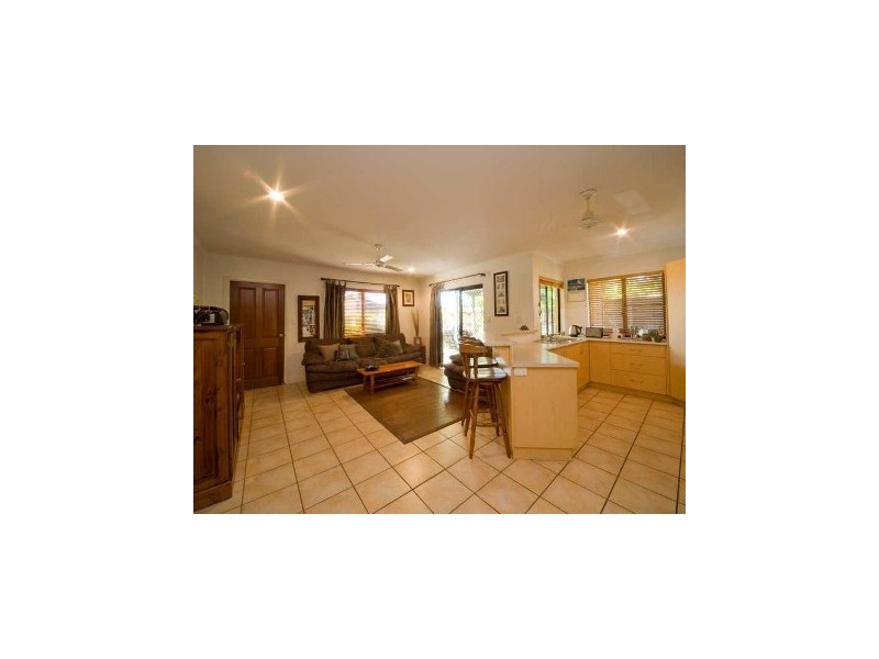 17/16 Beach Road, Cannonvale QLD 4802