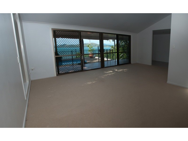 10 Passage Avenue, Shute Harbour QLD 4802