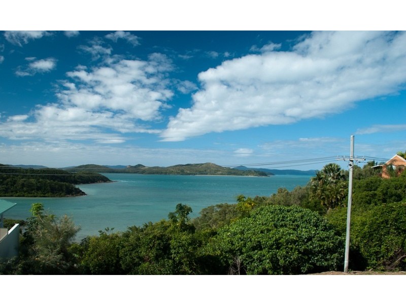 10 Passage Avenue, Shute Harbour QLD 4802