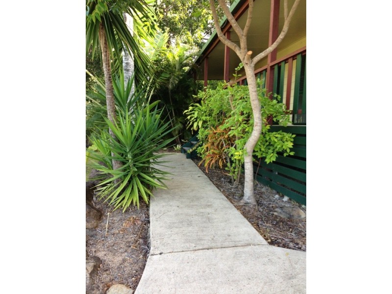20 Grace Avenue, Cannonvale QLD 4802