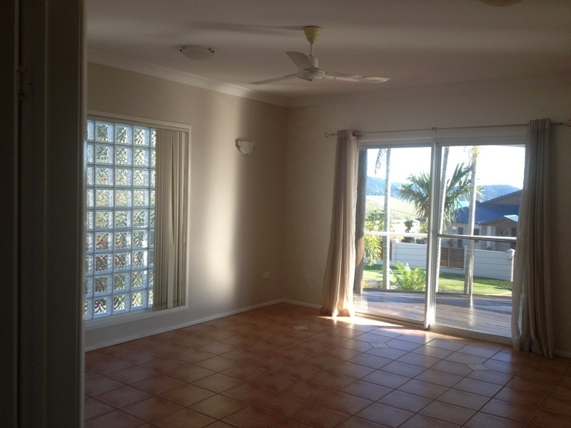 33 Country Road, Cannonvale QLD 4802