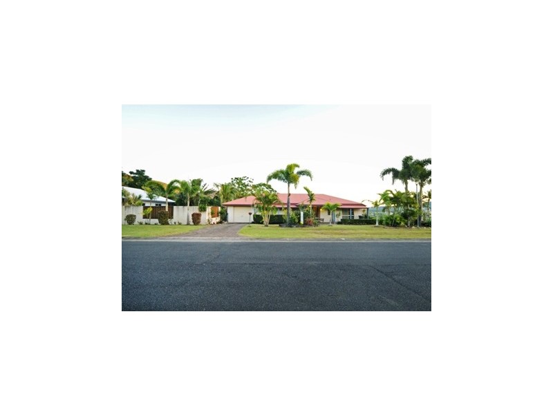10 Panoramic Court, Cannonvale QLD 4802