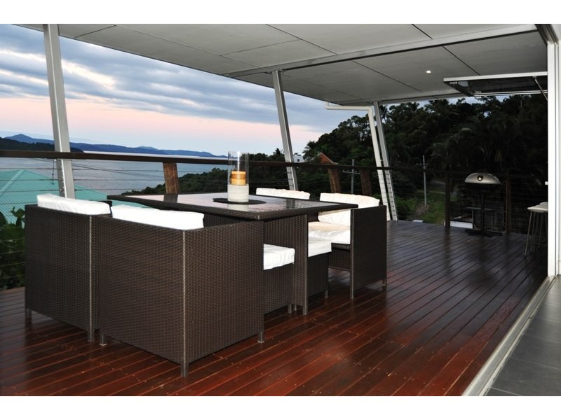 5 Harbour Avenue, Shute Harbour QLD 4802