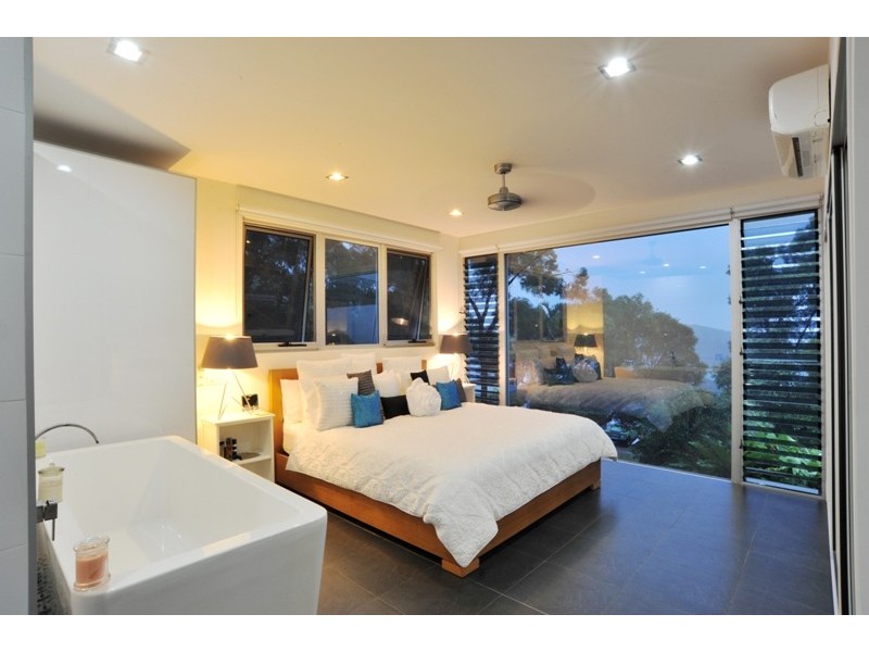 5 Harbour Avenue, Shute Harbour QLD 4802