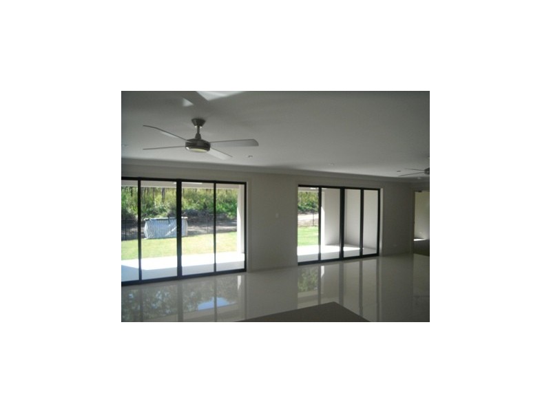 27 Endeavour Circuit, Cannonvale QLD 4802