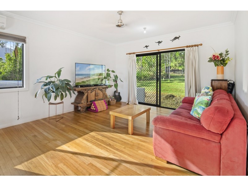 286 Sugarloaf Road, Riordanvale QLD 4800