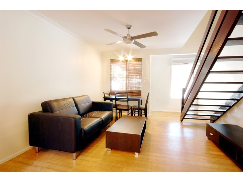 1/9 Pleasant Drive, Cannonvale QLD 4802