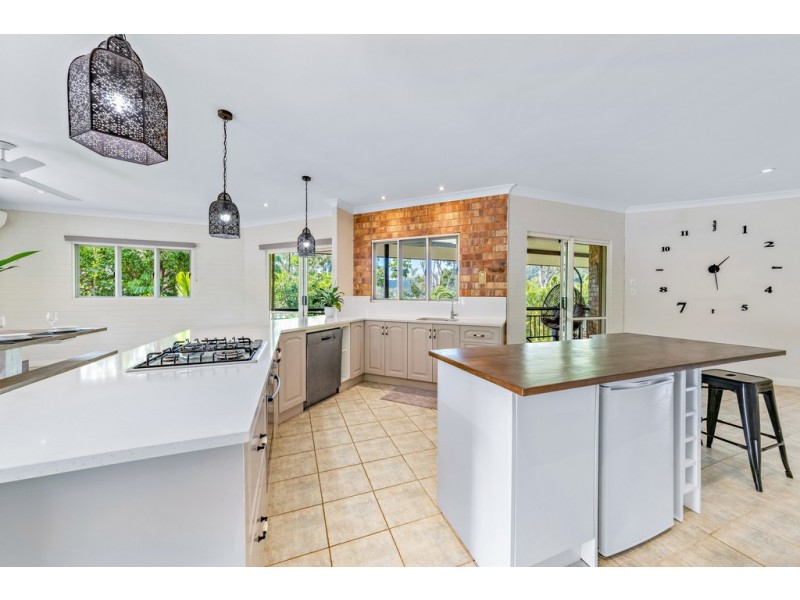 4 Dixon Place, Cannonvale QLD 4802