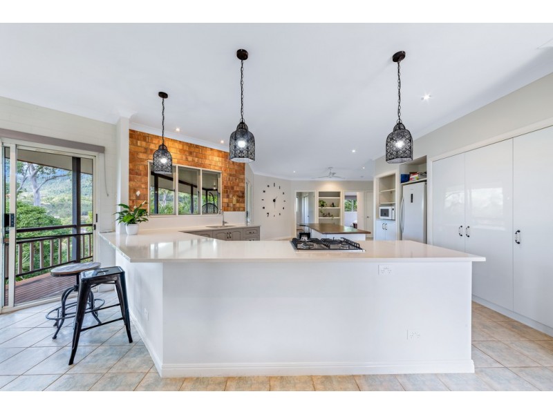 4 Dixon Place, Cannonvale QLD 4802