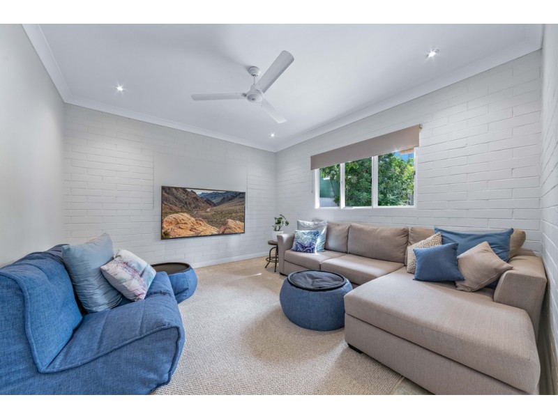 4 Dixon Place, Cannonvale QLD 4802