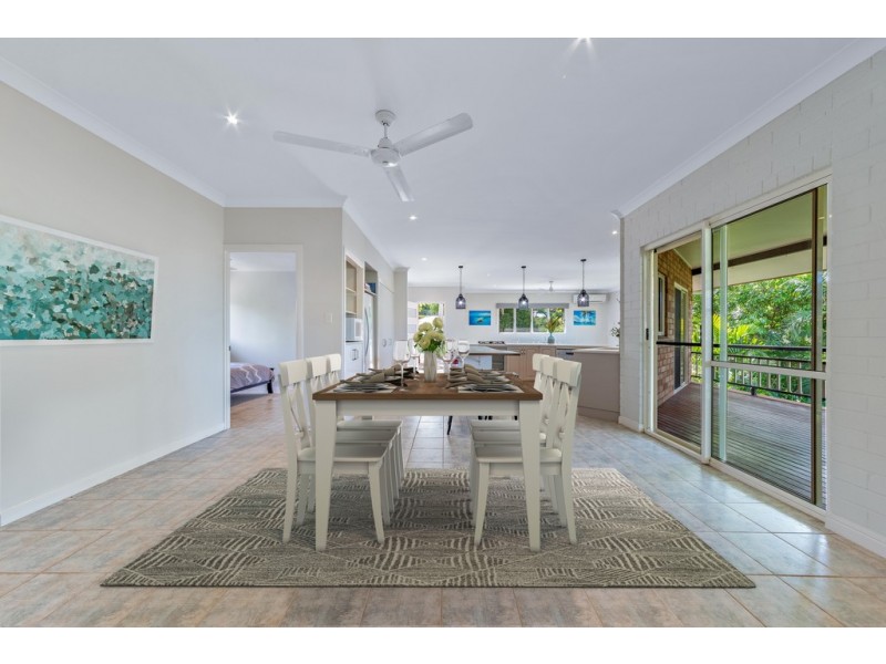 4 Dixon Place, Cannonvale QLD 4802