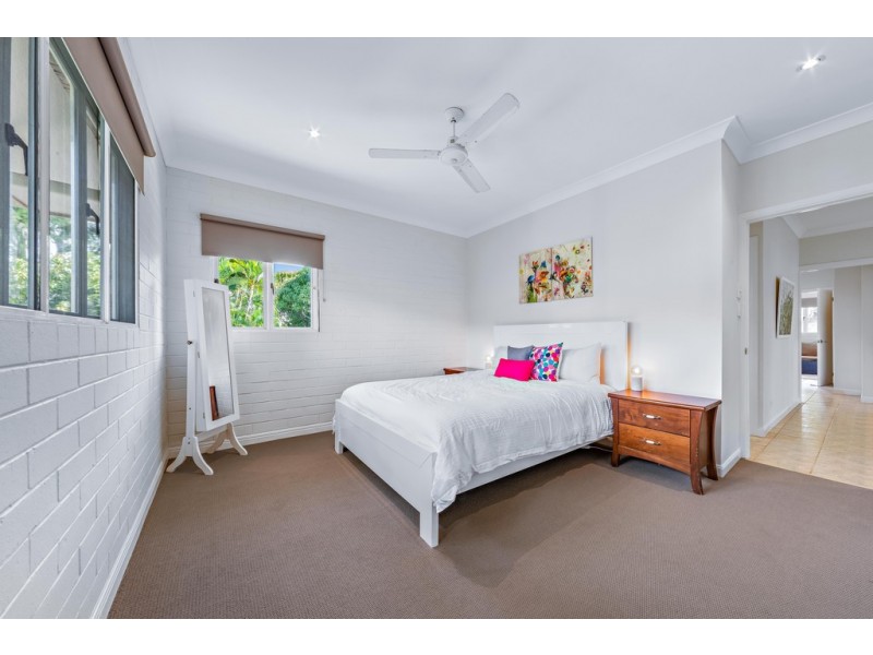 4 Dixon Place, Cannonvale QLD 4802