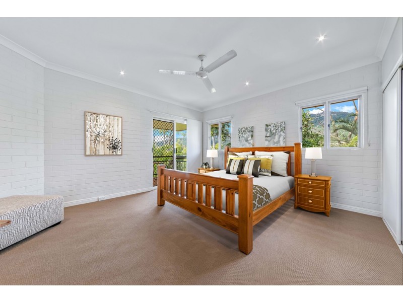 4 Dixon Place, Cannonvale QLD 4802