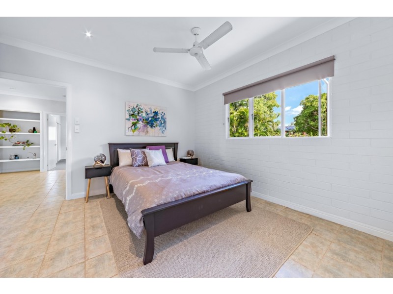 4 Dixon Place, Cannonvale QLD 4802