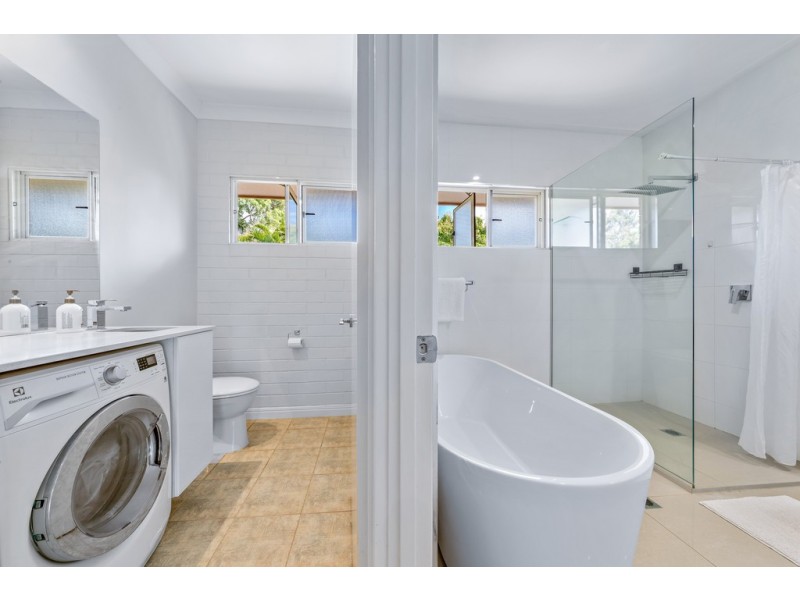 4 Dixon Place, Cannonvale QLD 4802