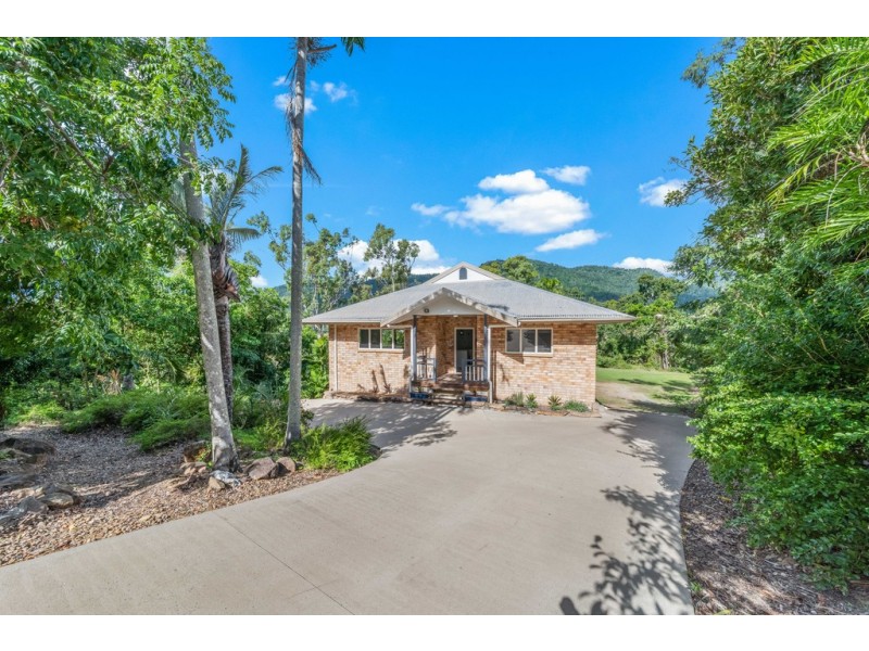 4 Dixon Place, Cannonvale QLD 4802