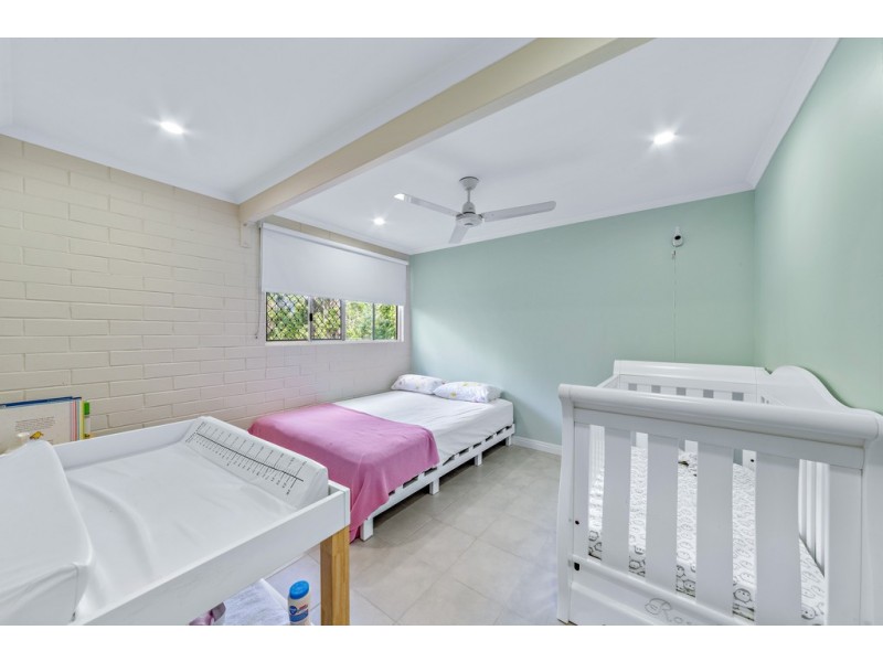 4 Dixon Place, Cannonvale QLD 4802