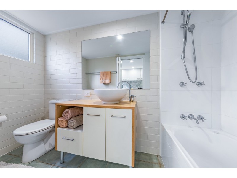 4 Dixon Place, Cannonvale QLD 4802