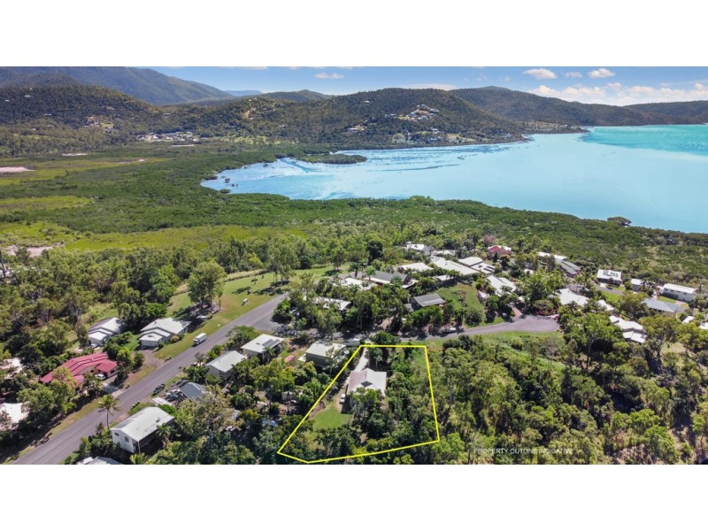 4 Dixon Place, Cannonvale QLD 4802