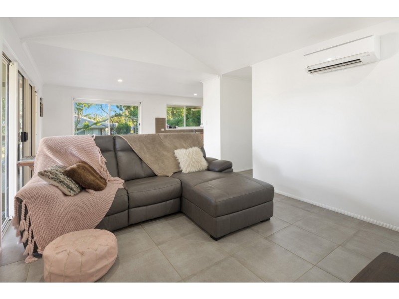 2/9 Macarthur Drive, Cannonvale QLD 4802