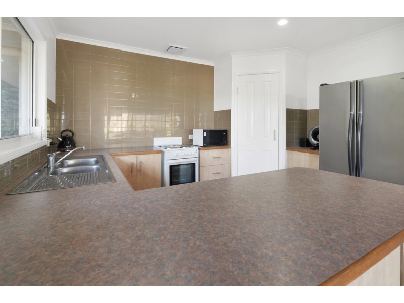 2/9 Macarthur Drive, Cannonvale QLD 4802