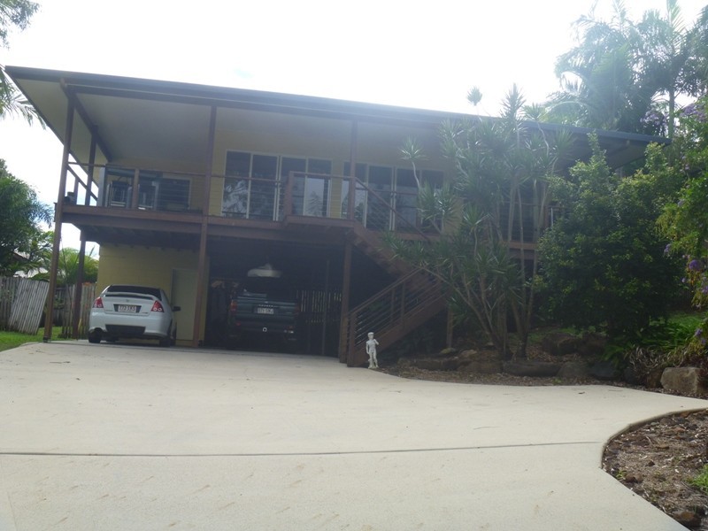 4 Links Road, Cannonvale QLD 4802