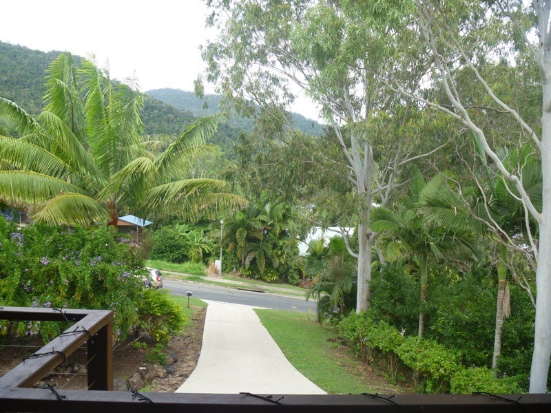 4 Links Road, Cannonvale QLD 4802