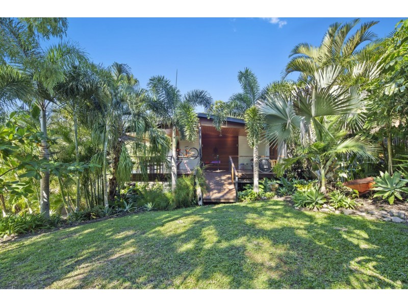 14 Manooka Drive, Cannonvale QLD 4802