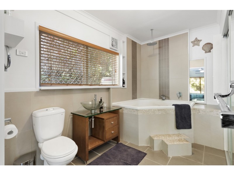 14 Manooka Drive, Cannonvale QLD 4802