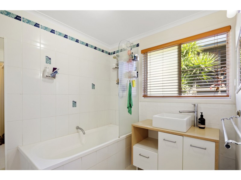 14 Manooka Drive, Cannonvale QLD 4802