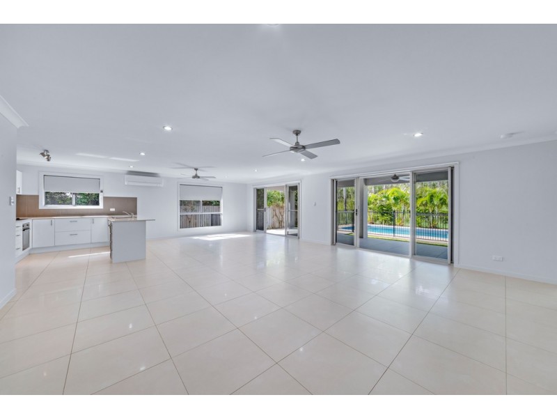 33 Endeavour Circuit, Cannonvale QLD 4802