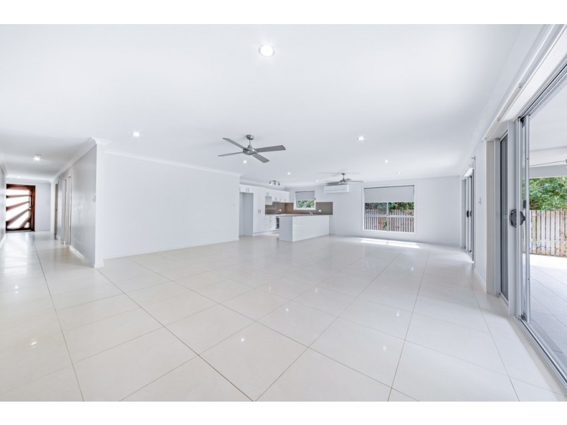 33 Endeavour Circuit, Cannonvale QLD 4802