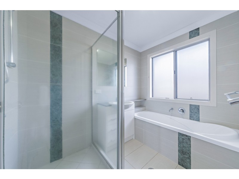 33 Endeavour Circuit, Cannonvale QLD 4802