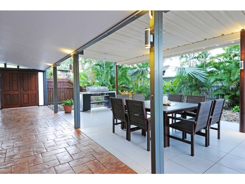 15 Grace Avenue, Cannonvale QLD 4802