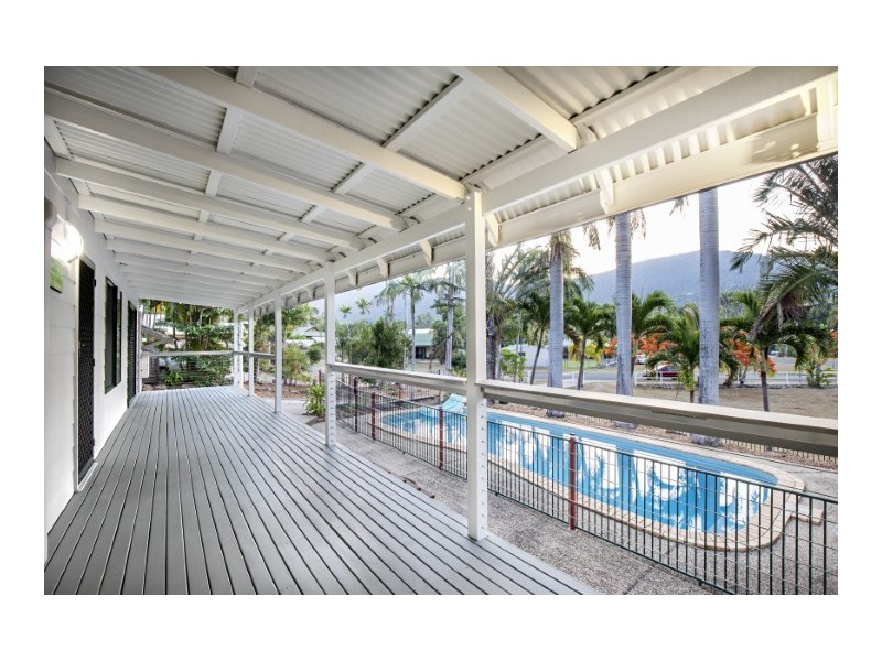 1 Sandpiper Crescent, Jubilee Pocket QLD 4802