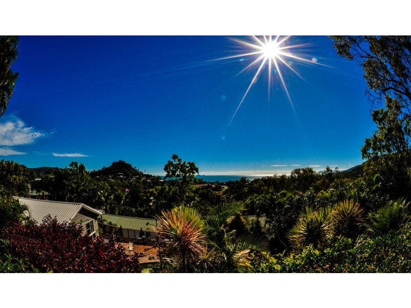 31A Manooka Drive, Cannonvale QLD 4802