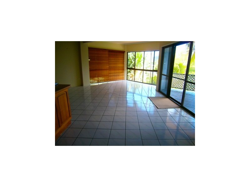 6 South Molle Blvd, Cannonvale QLD 4802