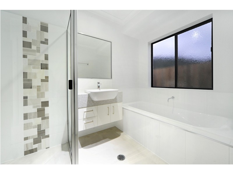 21 Corrimandle Grove, Cannonvale QLD 4802